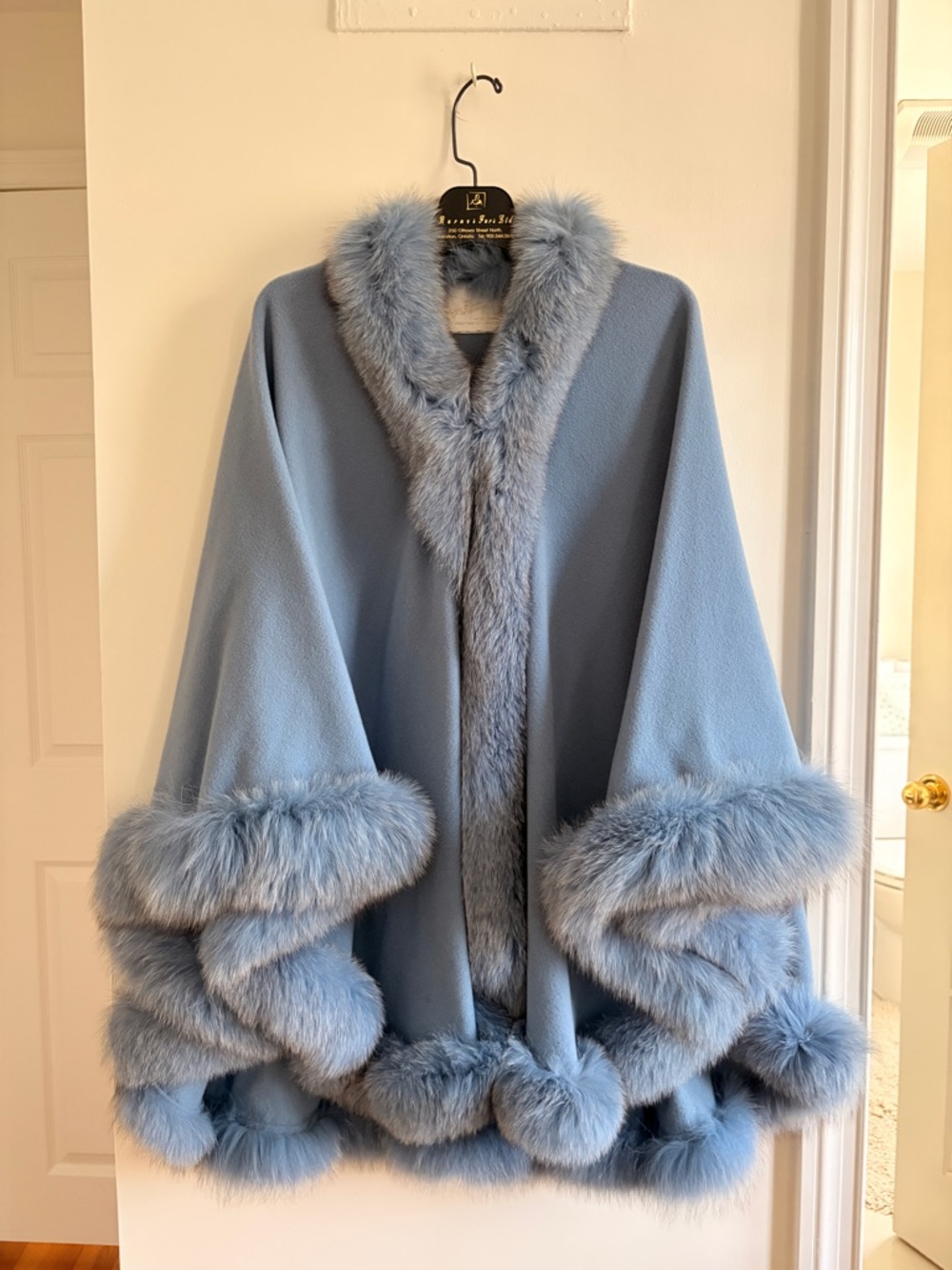 ✨ NEVER WORN Light Blue Cape with Fox Fur Trim ✨